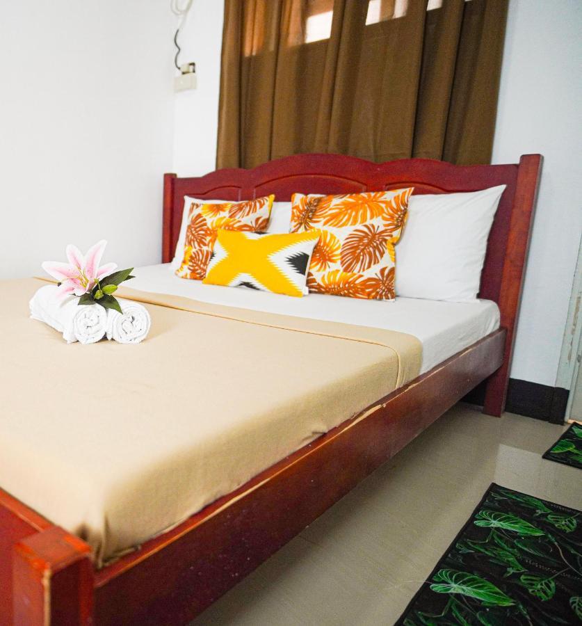 Amparo'S Tourist Inn - Coron Bagian luar foto