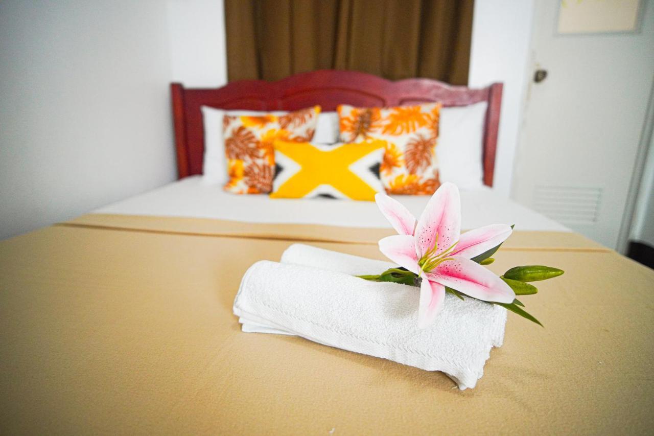 Amparo'S Tourist Inn - Coron Bagian luar foto