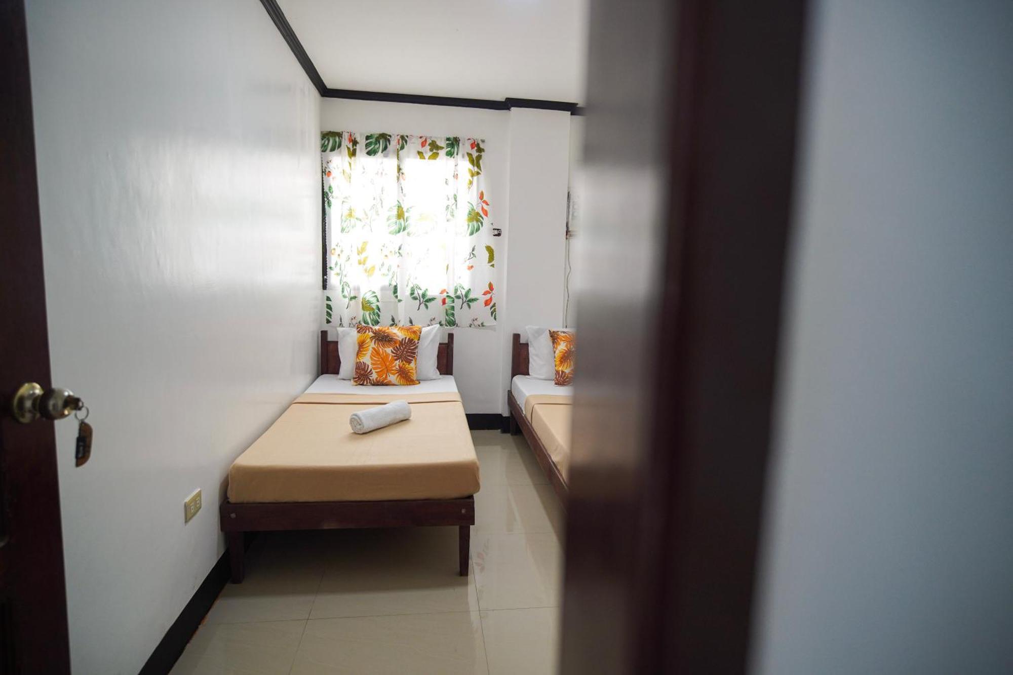 Amparo'S Tourist Inn - Coron Bagian luar foto