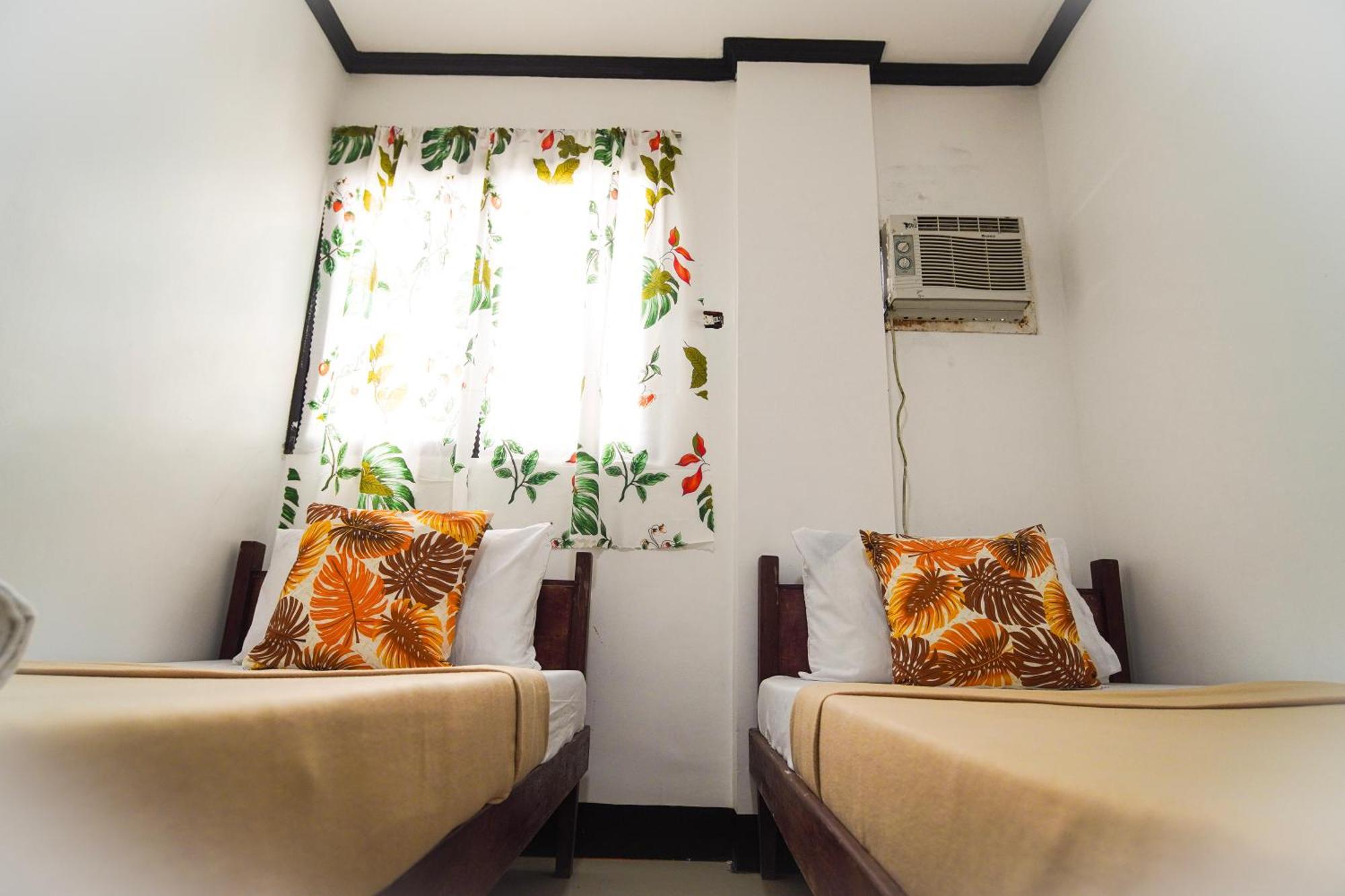 Amparo'S Tourist Inn - Coron Bagian luar foto